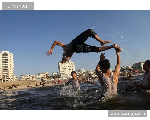 探索跳水运动的力量与美感展现人类勇气技巧与极限挑战之融合